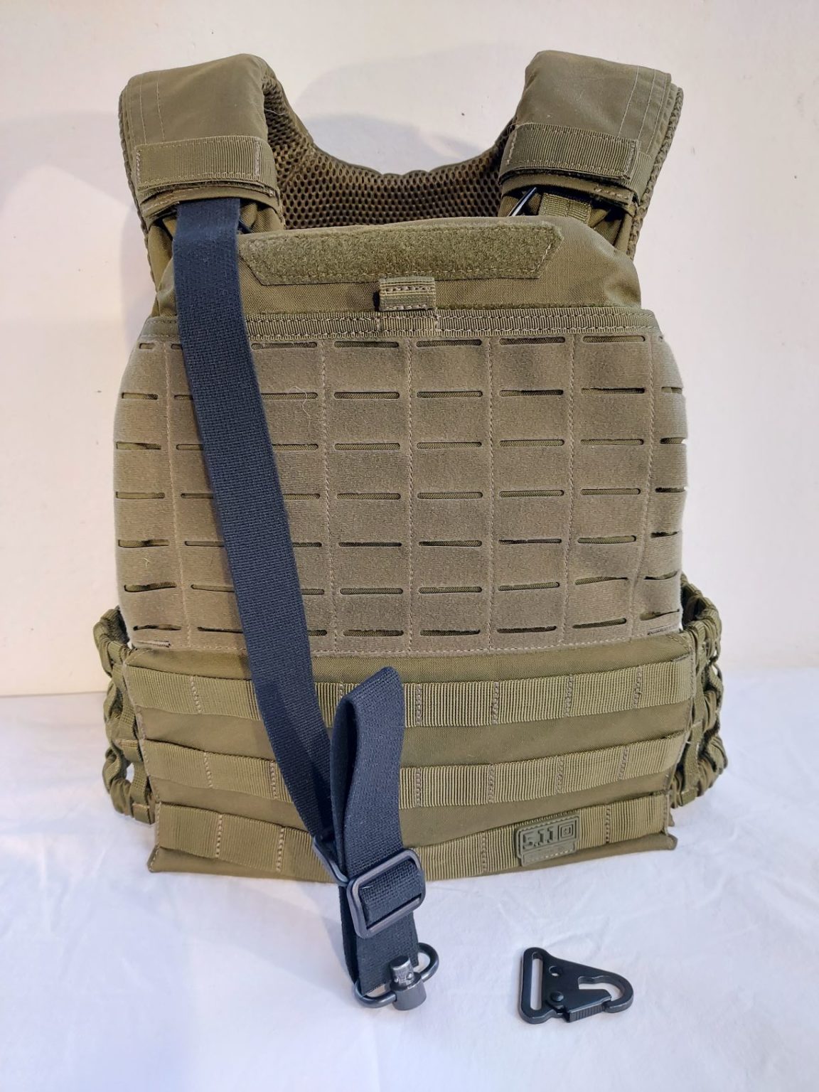 Plate carrier / tactical vest sling – Finsling